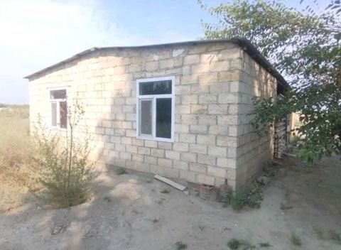 Satılır: daş hörgülü 1 mərtəbəli fərdi yaşayış evi - Divarlar qalın