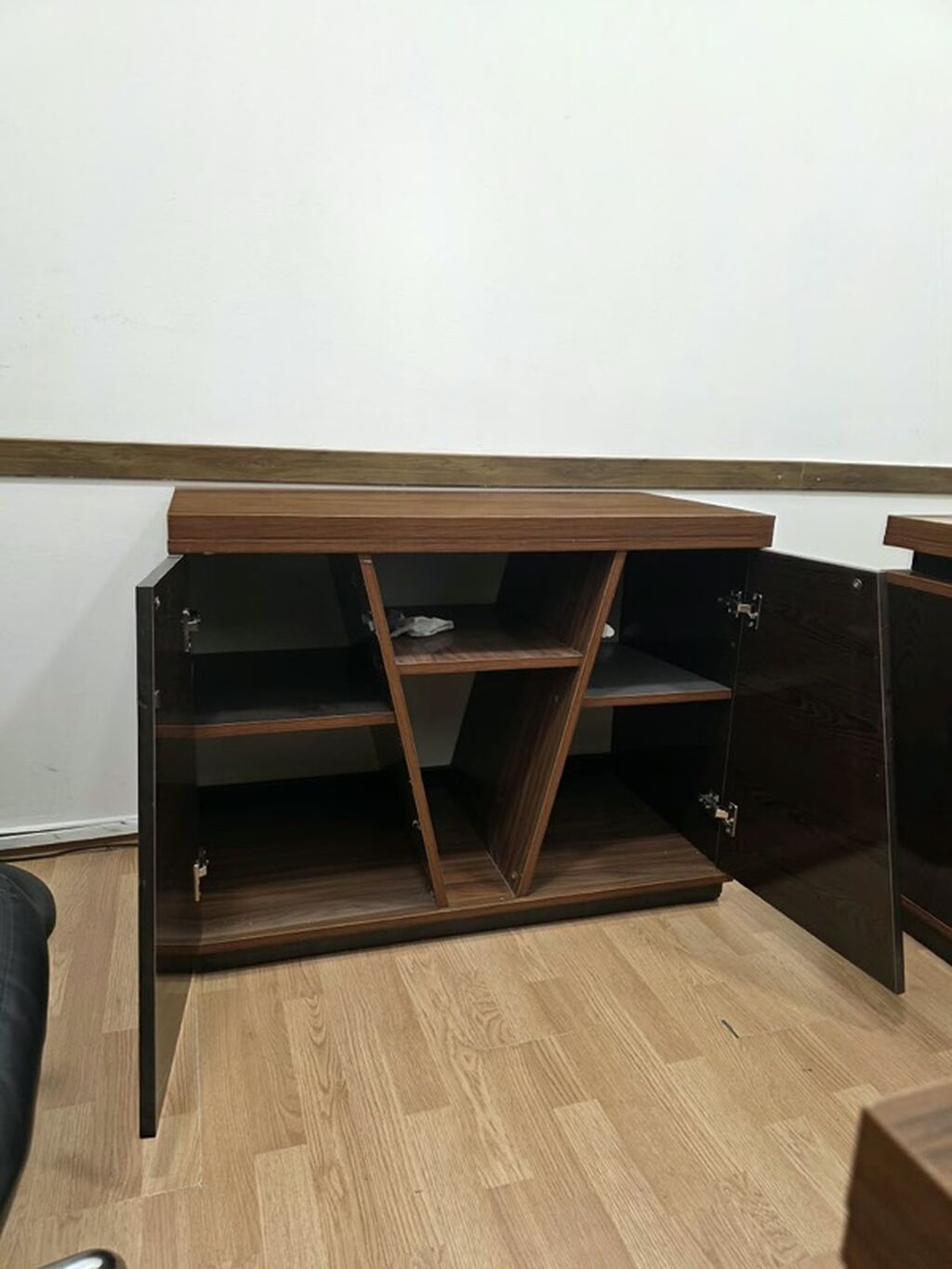 Ofis mebel dəsti Tərkib: - L formalı rəhbər masası: geniş iş səthi — Ofis mebeli, Bakı (2)