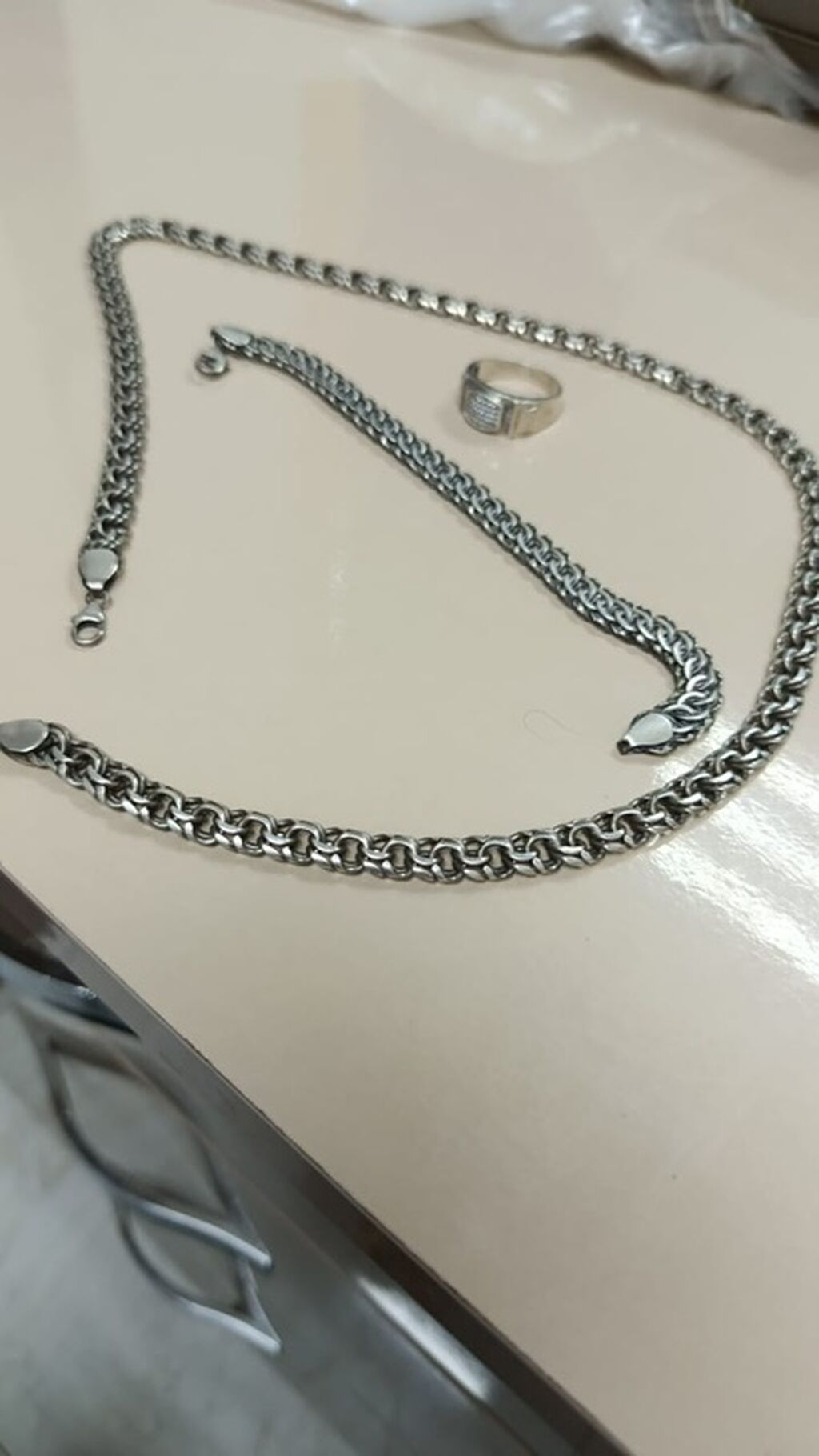 Kişi üçün zərgərlik dəsti - Material: gümüş rəngli metal ərintisi -