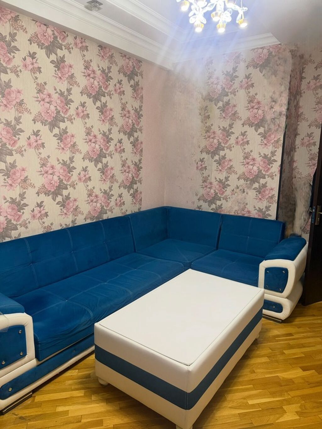 Mavi-ağ L formalı yumşaq dəst - Künc divanı: dərin mavi rəngli