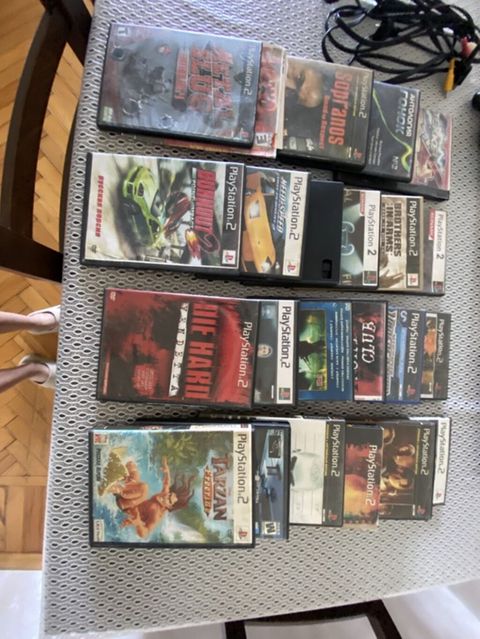 PlayStation 2 Slim komplekti – konsollar, oyunlar və aksesuarlar