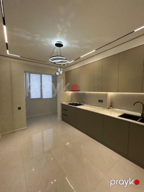 Satılır 2 otaqlı köhnə tikili 65 m²