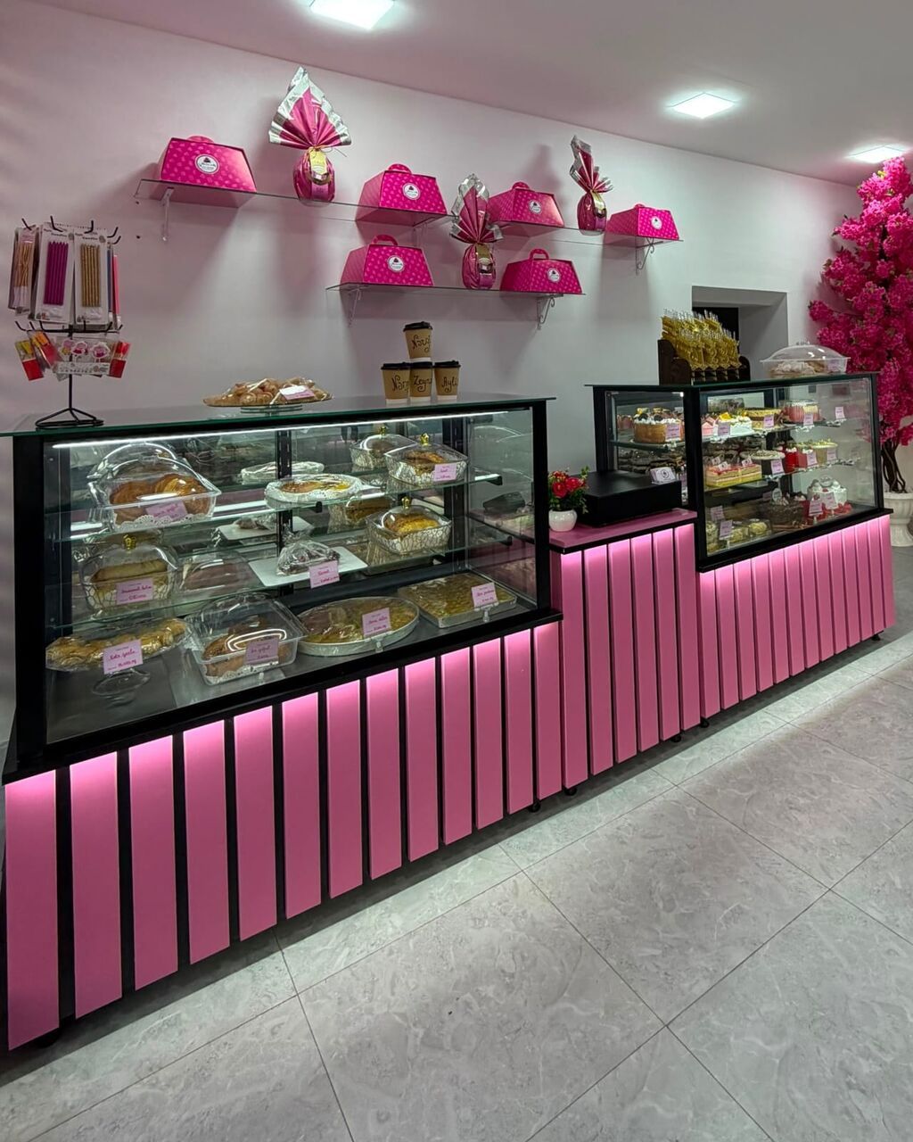 1500₼ şirniyyat uçun vitrin soyuducu 3.3ölçü 2ay işlənməyib heç demək — Mebel, Bakı