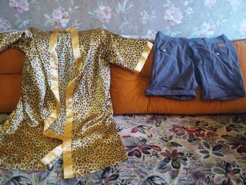- Məhsul: Ev geyimi - xalat 15 azn və şort 5 azn - - Qadın/leopard — Bakı