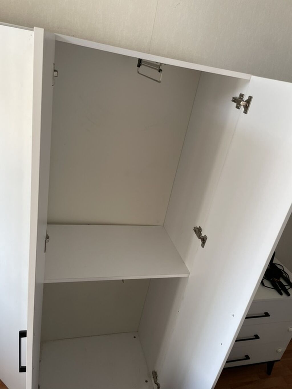 Ağ rəngdə 3 qapılı geyim şkafı - Material: laminat/MDFlam, ağ rəng - — Mebel, Masazır (6)