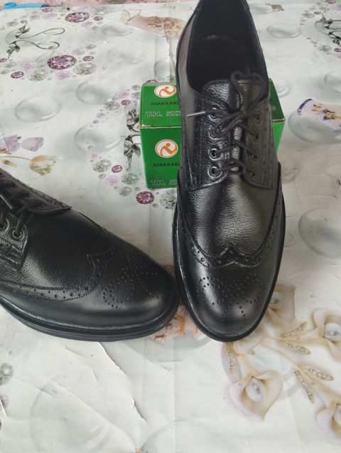 Klassik qara broq üslublu kişi ayaqqabısı - Material: qara rəngli