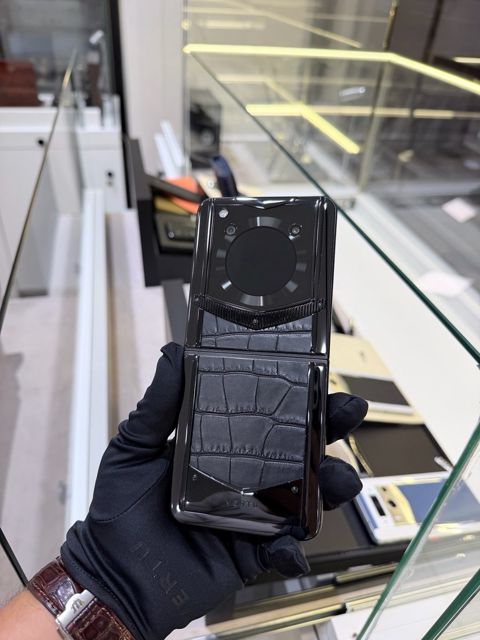 Vertu Ironflip Alligator Skin Basalt Black 512GB/12GB — Ağıllı saatlar və qolbaqlar