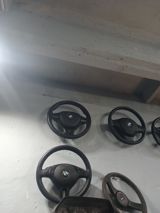 BMW sükanları Şəkildə BMW markalı bir neçə sükan görünür. Müxtəlif — Cars