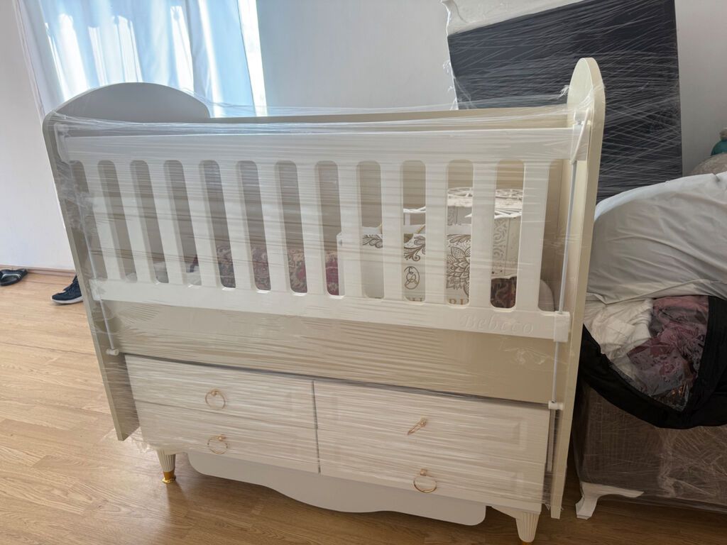 Oğlan və qız üçün, İşlənmiş, Dördbucaq, Beşik, Matras ilə, Yellənmə mexanizmsiz — Mebel, Bakı (2)