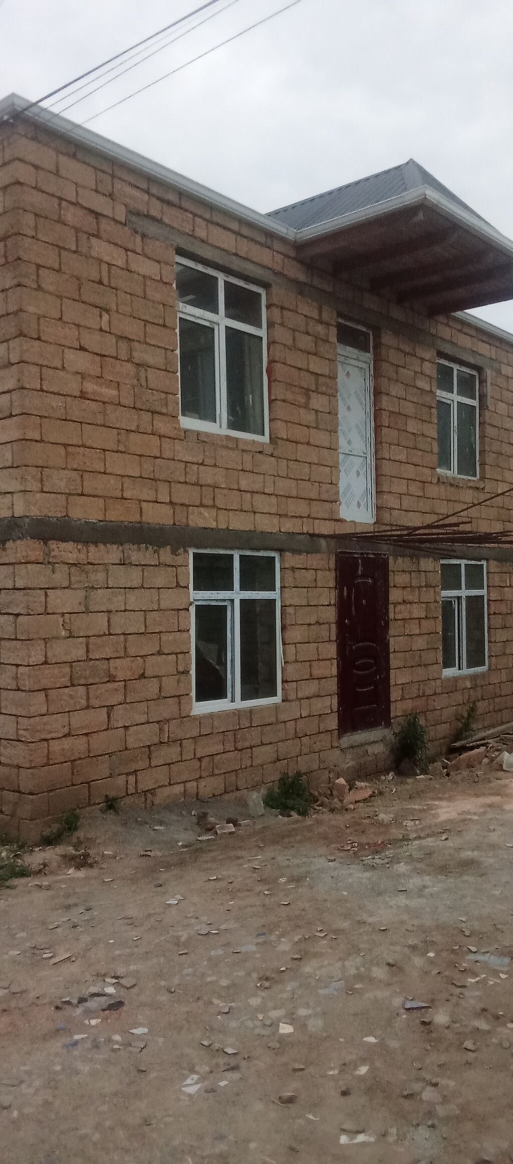 2 mərtəbəli fərdi yaşayış evi - Konstruksiya: yerli daş-divarlı