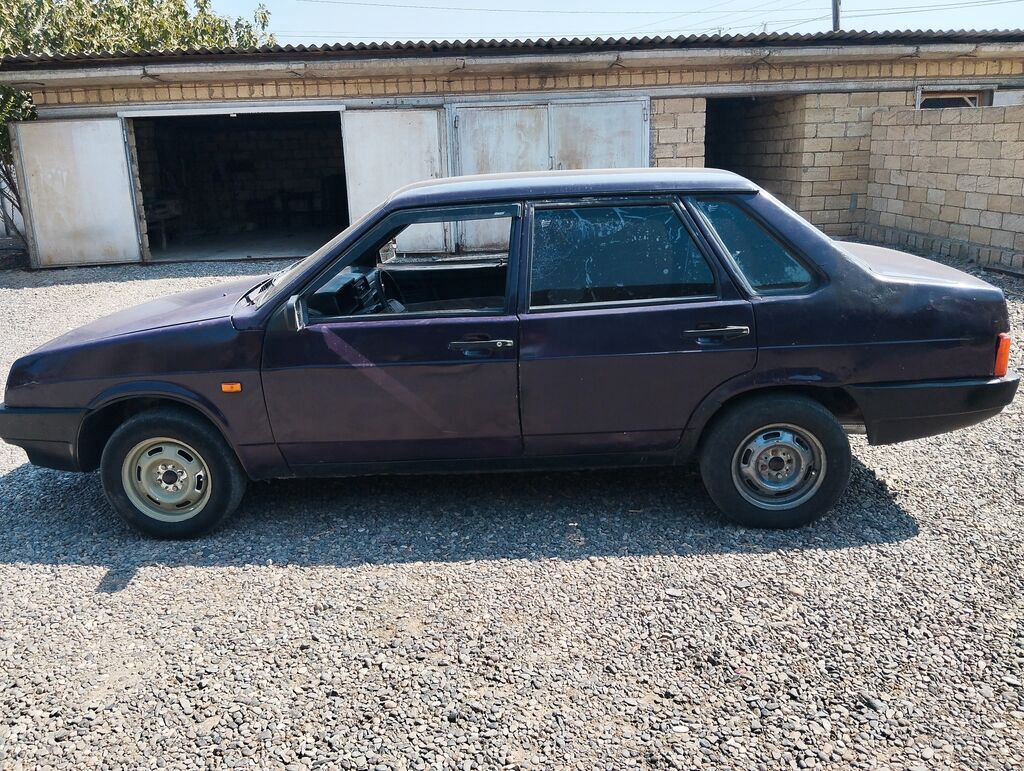 Lada sedan, bənövşəyi rəng. 4 qapılı kuzov, arxa ötürücü. Mexaniki — Avtomobillər, Saatlı (2)