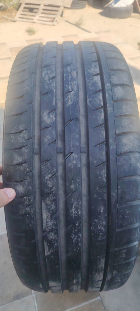 Continental 235/40 R19 təkəri (işlənmiş)