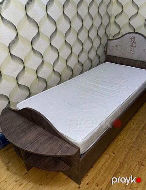 Uşaq otağı mobilya dəsti - yatak, masaüstü, qablar — Saray