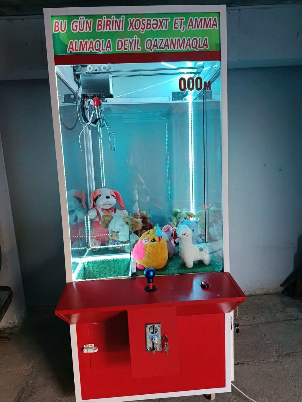 Oyuncaq tutma aparatı (claw machine) təqdim olunur. Əyləncə məkanları — Mallar, Xırdalan (2)