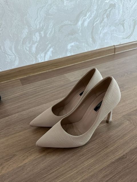 Bej stiletto — az istifadə olunub 🤍 Zərif bej/nude rəngli, sivri