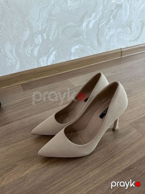 Bej stiletto — az istifadə olunub 🤍 Zərif bej/nude rəngli, sivri