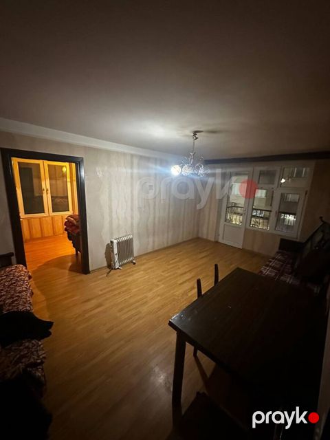 Satılır 2 otaqlı köhnə tikili 50 m²