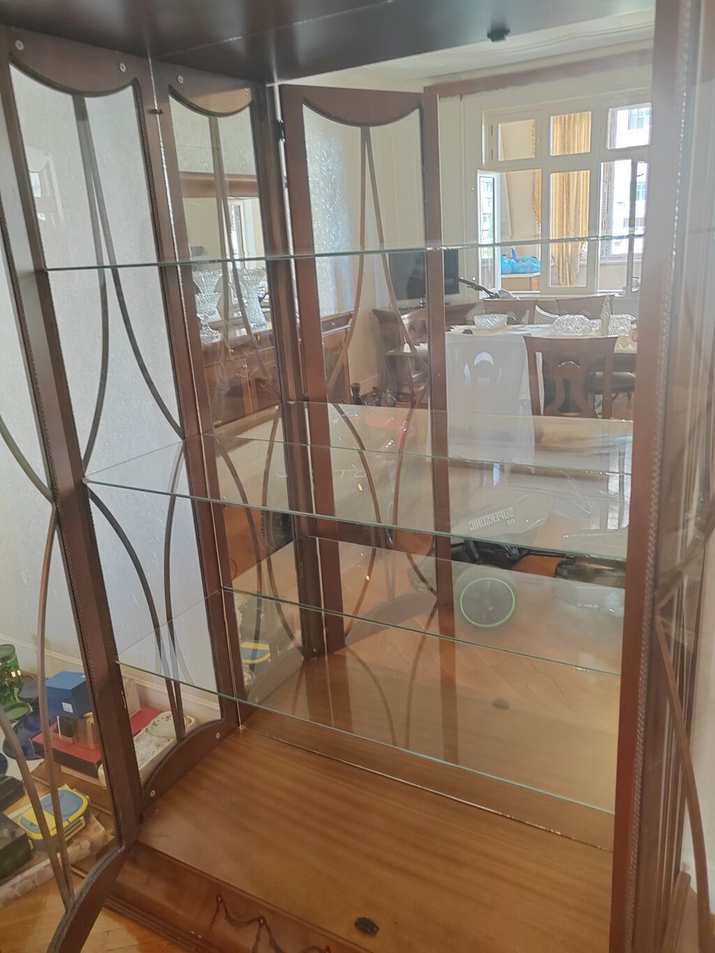 Zövqlü vitrin şkaf - Material: massiv ağac karkas, şüşə qapılar və — Mallar, Bakı (8)