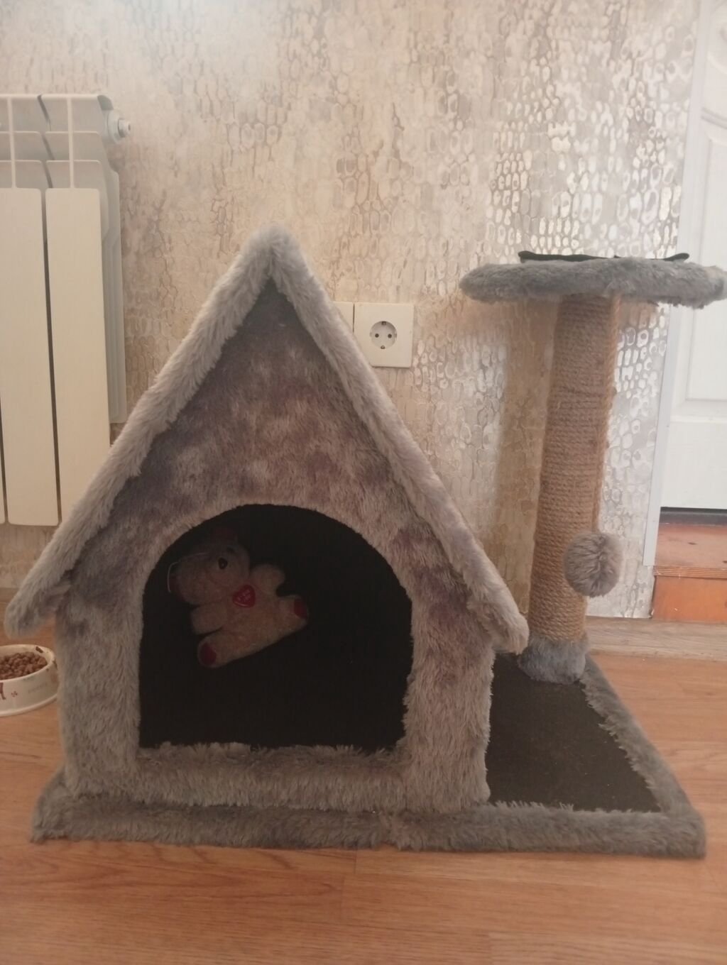 Pişik üçün ev və dırmaşma kompleksi — yumşaq, boz