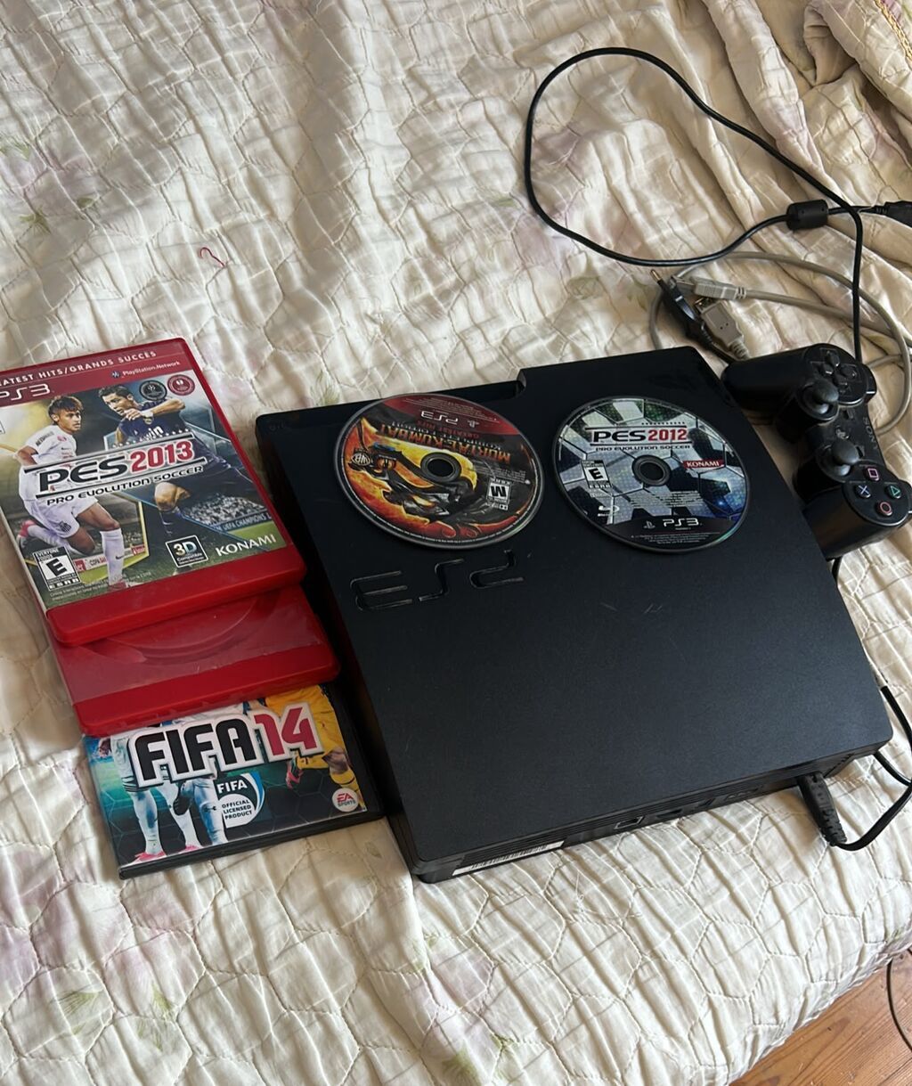 Ps 3 slim satıram 160 gb 1 orginal pult,10 oyun yüklü var 3 dənədə