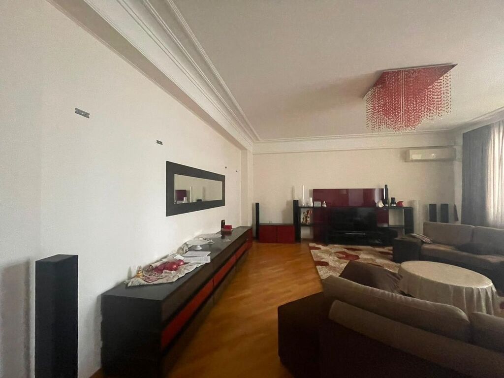 Tecili satilir.Zal mebel. 2 lustra hediyye. Pianino daxil deyil. Asaqı — Mebel, Bakı (2)