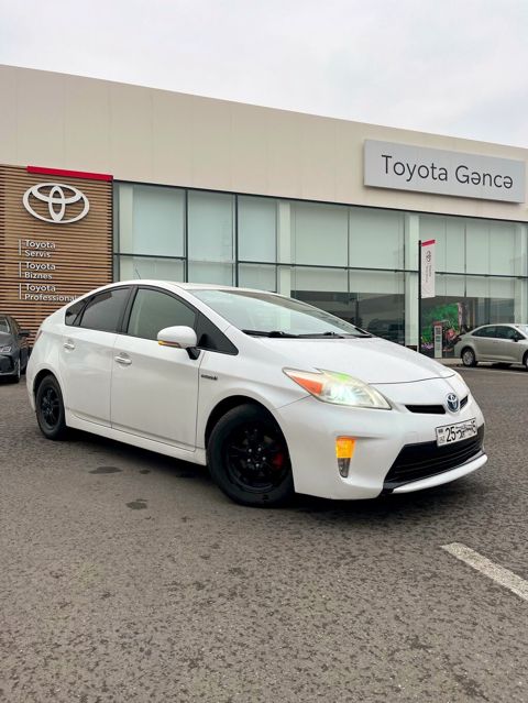 Toyota Prius: 1.8 l | 2012 il Hetçbek