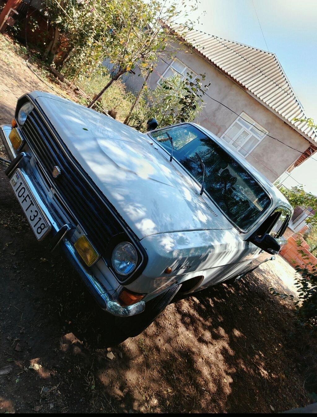 Model: QAZ Volqa (sedan, ağ rəng) Kuzov: 4 qapı, xrom bamperlər