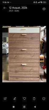 Ağ-qəhvəyi tonlarda, müasir dizaynlı ayaqqabı dolabı. - Material — Mebel