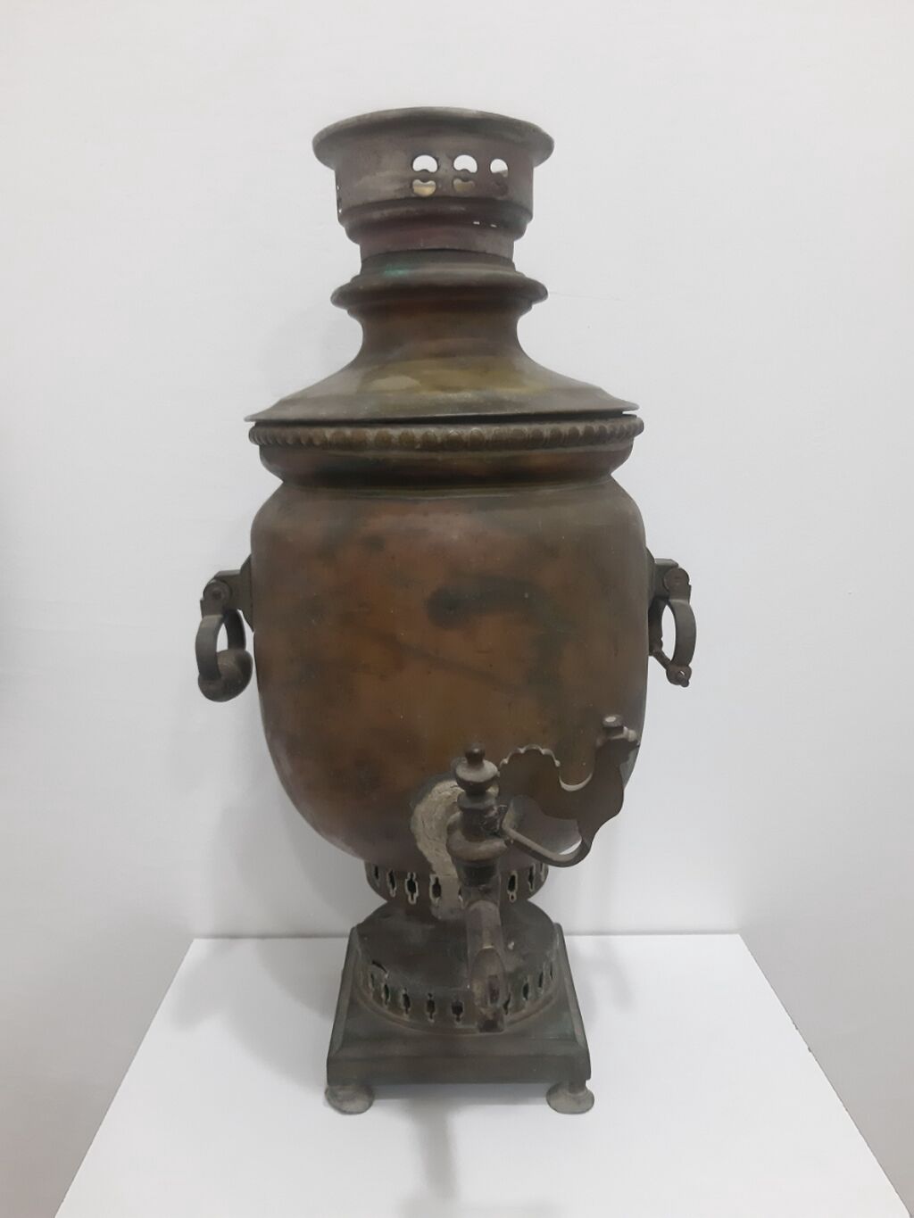 Antik mis samovar. Tutumu 4-5 litr. Xerc teleb edir. Tula fabrikinin — Mallar, Bakı