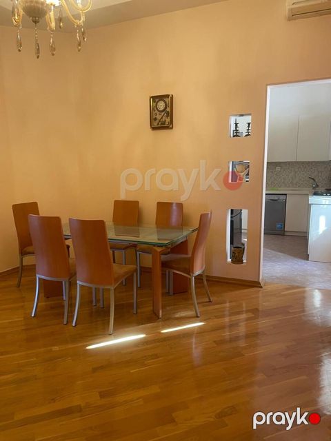 İcarəyə verilir 4 otaqlı köhnə tikili 130 m²