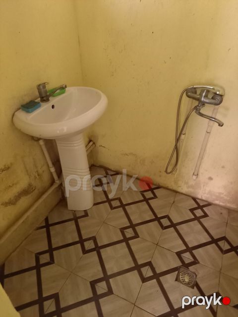 Bineqedide 1otaqll ev kiraye verlir kaminal daxildi - Geniş, işıqlı