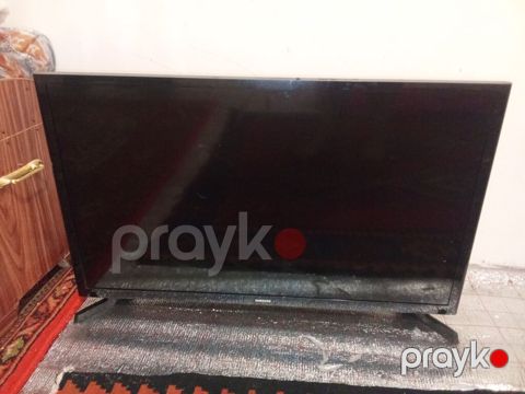 Samsung LED televizor 82sm diaqonal işlənib səliqəli qalıb. Təcili
