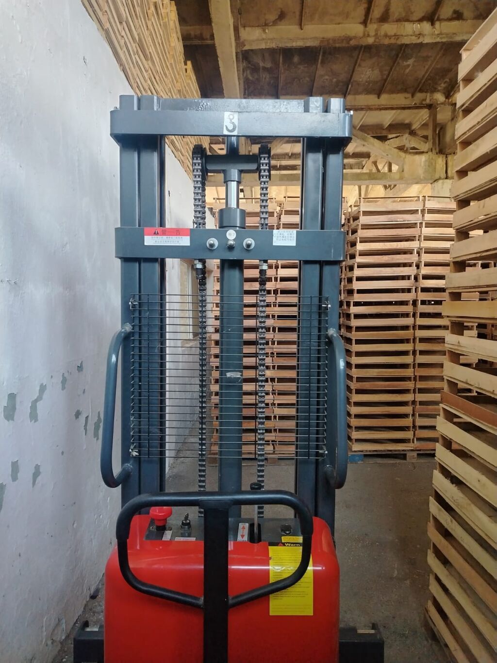 Enidir, və onun heç bir problemi yoxdur. 2 ton qaldıra bilir. 10–15 — Mallar, Masazır (5)