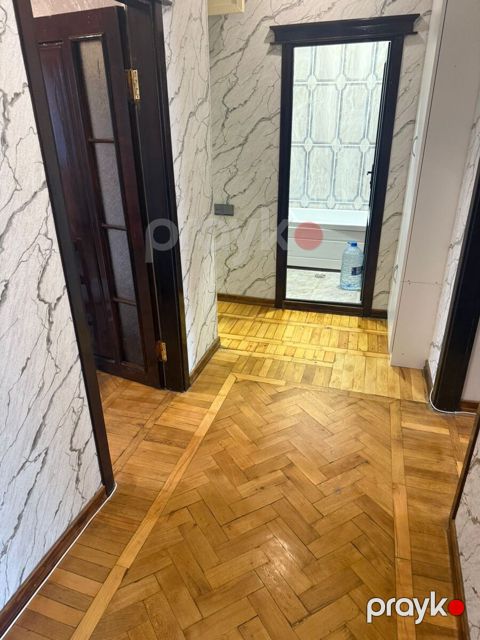 İcarəyə verilir 3 otaqlı köhnə tikili 90 m²
