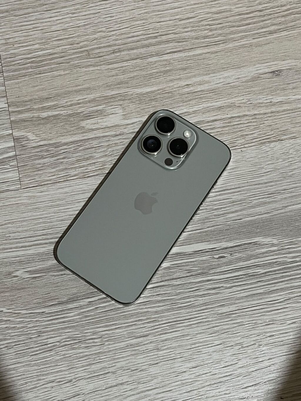 IPhone 15 Pro, Natural Titanium, Simsiz şarj