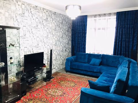 Satılır 4 otaqlı köhnə tikili 105 m² — Bakı