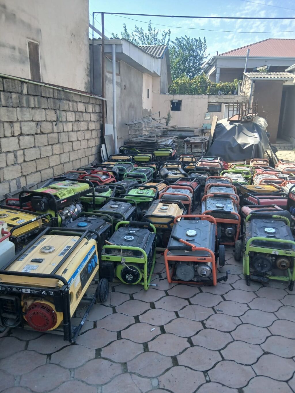 Kod 9389 78 eded generatir satilir Kom verilir hamisi Tek tek satiş — Generatorlar, Mehdiabad