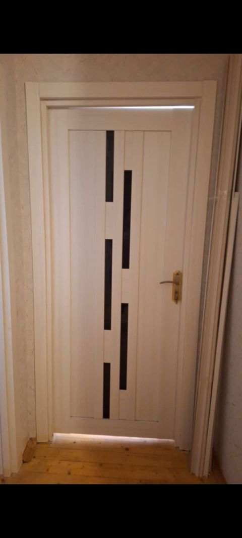 3 ədəd qapı satılır. 2,60 m × 86 sm