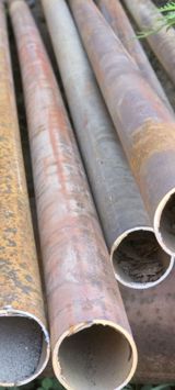 Diyametri 40 liq boru stenkasl 3mm boylarl 6 metre 1 metresi 3 manat — Ramilə