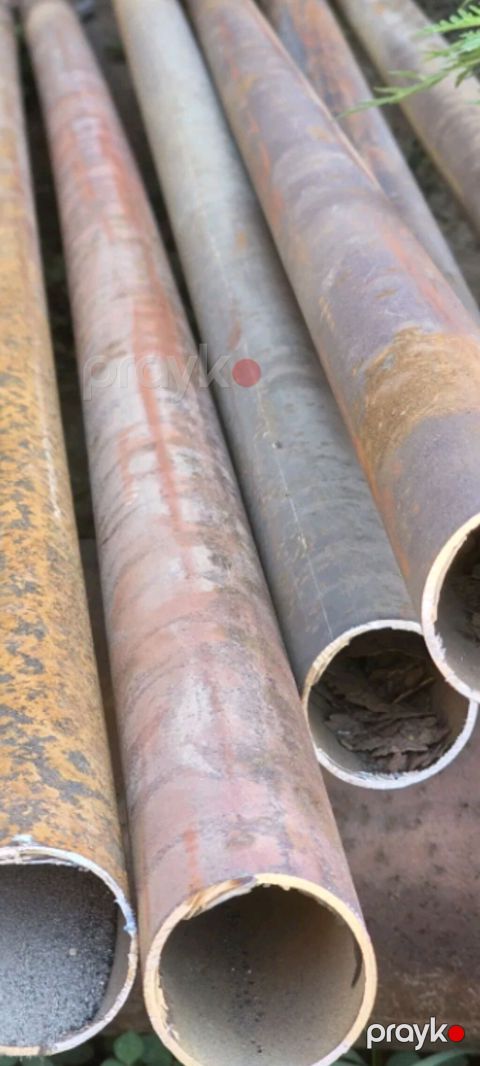 Diyametri 40 liq boru stenkasl 3mm boylarl 6 metre 1 metresi 3 manat — Bakı