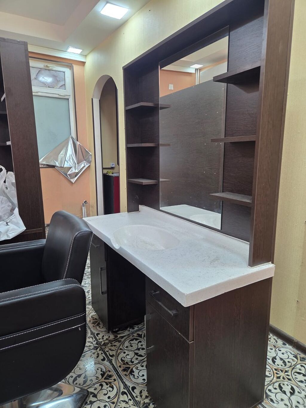 Salon üçün vizaj/berber masası və kreslo dəsti - Tünd ağac rəngində — Mebel, Bakı (6)