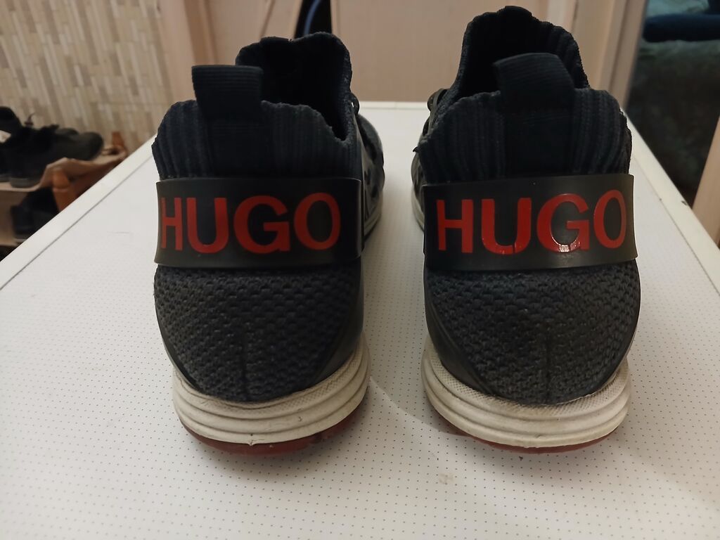 HUGO markalı kişi üçün sport ayaqqabı. Qara rəngli, müasir və rahat