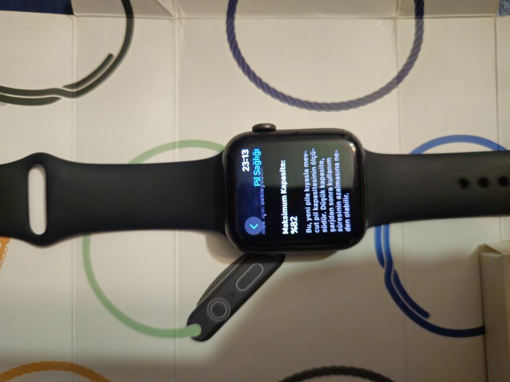 Apple Watch Se 82% pil ideal veziyyetdedir ustunde 4 orginal kemer — Aksesuarlar, Bakı