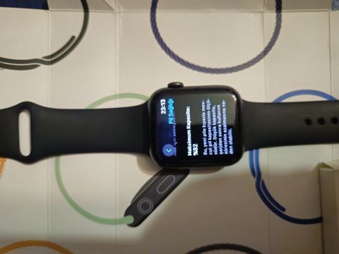 Apple Watch Se 82% pil ideal veziyyetdedir ustunde 4 orginal kemer — Bakı
