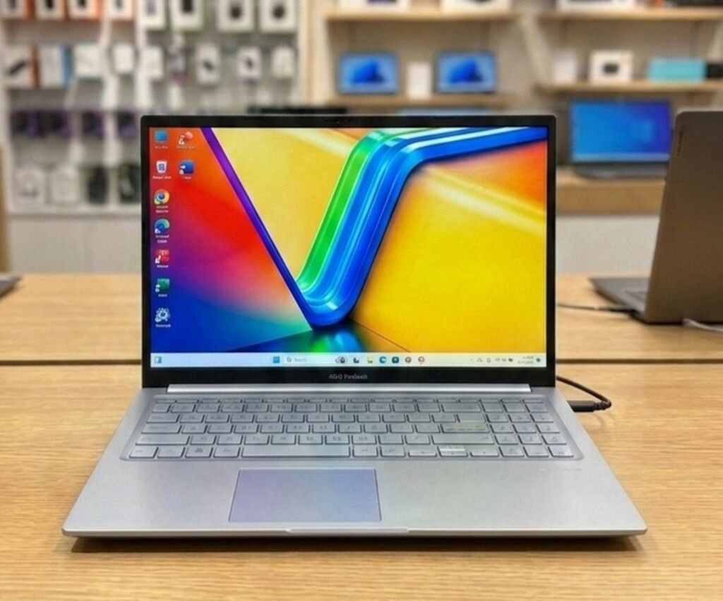 Asus VivoBook X15 – 460 AZN - Prosessor: Intel Core i3-1220P (12-ci