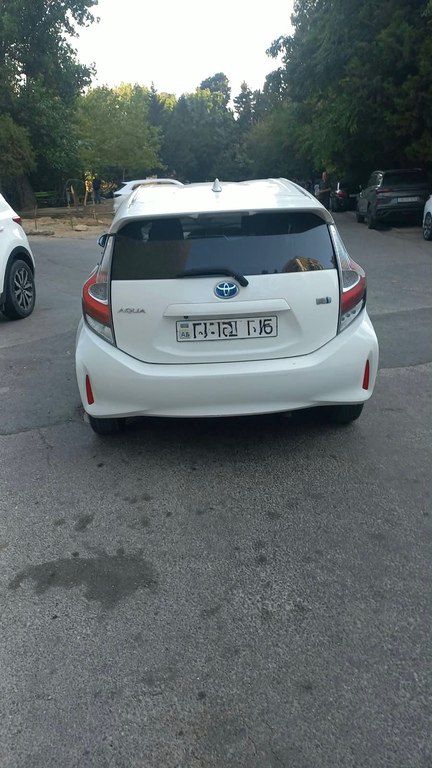 Toyota Aqua, 1.5 L, 0.87 kWh, 2017 il, 215 000 km — Avtomobillər, Bakı (2)