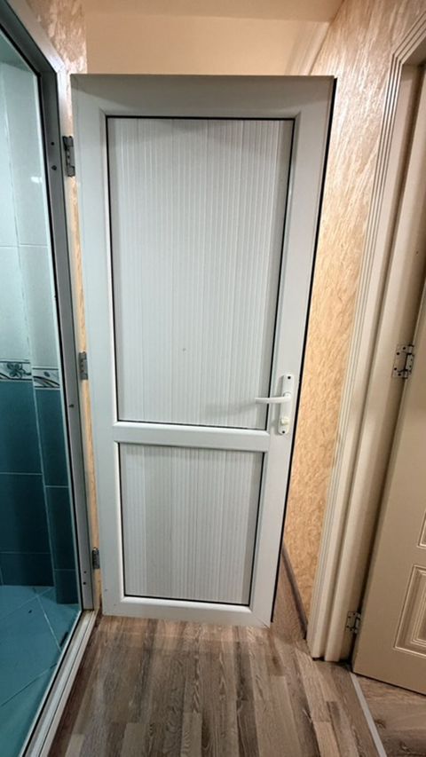 Ağ rəngli plastik qapı - Material: PVC/profil çərçivə - Doldurma