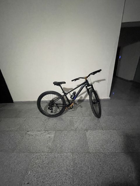 Bmx 359 qara reng 2 heftedi alinib cox surulmeyib ciddi aliciya