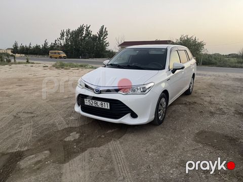 (Toyota) Corolla Fielder Hybrid – ağ rəngli universal kuzov