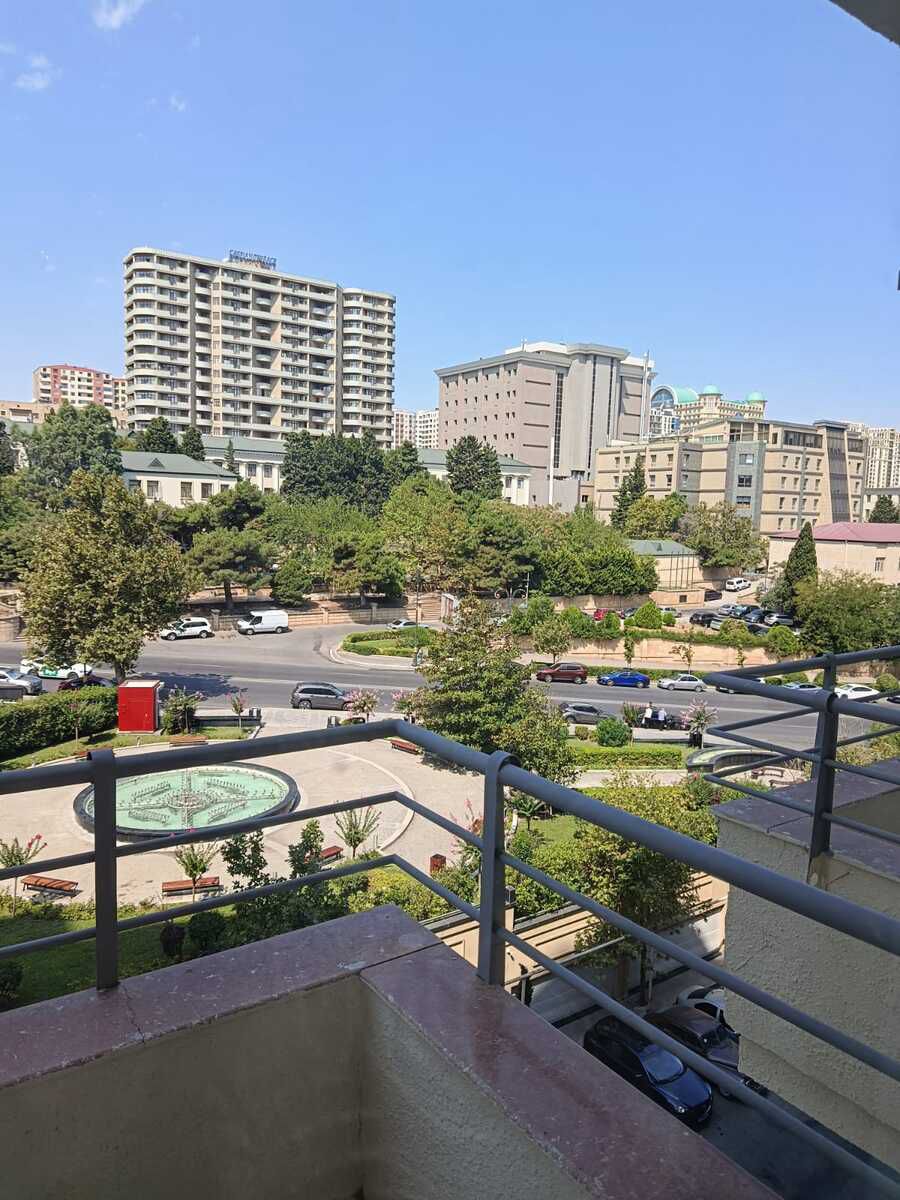 Satılır 4 otaqlı köhnə tikili 190 m² — Mənzil, Bakı (6)
